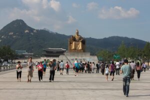 people-boardwalk-walkway-crowd-monument-vacation-802936-pxhere.com